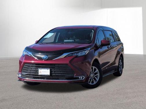 2022 Toyota Sienna XLE 7 Passenger