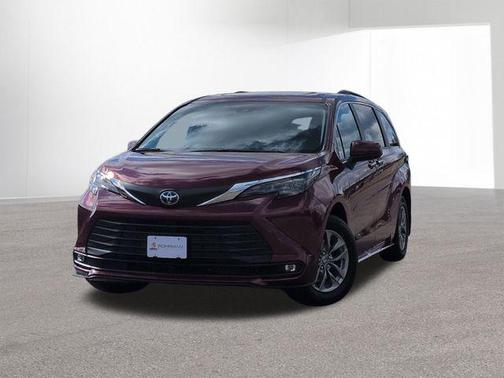 2025 Toyota Sienna XLE