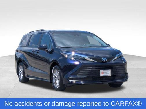 2025 Toyota Sienna LE