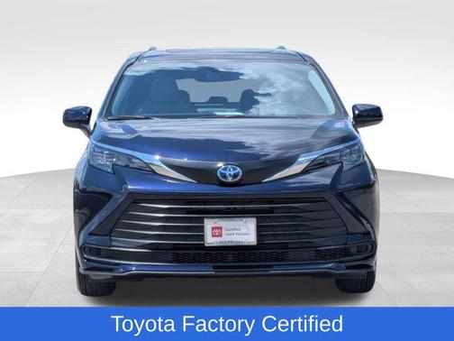 2025 Toyota Sienna LE