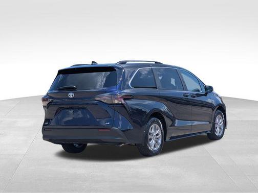 2025 Toyota Sienna LE