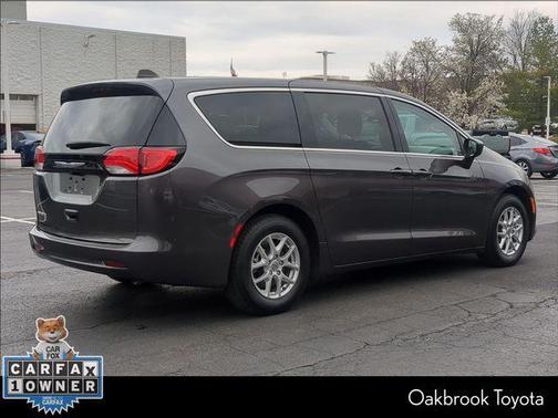 2023 Chrysler Voyager LX