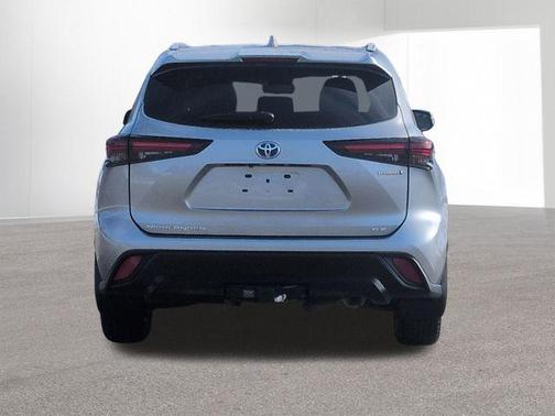 2024 Toyota Highlander Hybrid XLE