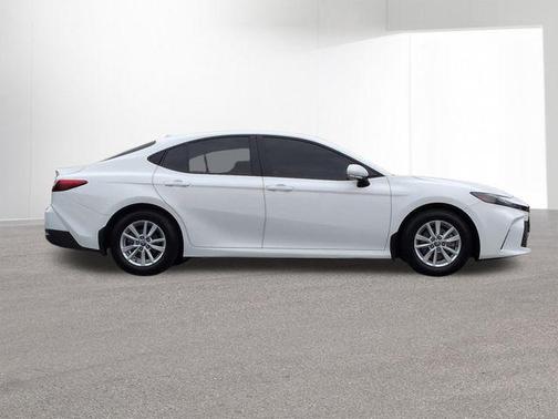 Ice Cap 2025 Toyota Camry LE