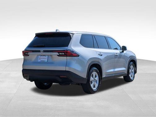 2025 Toyota Highlander LE