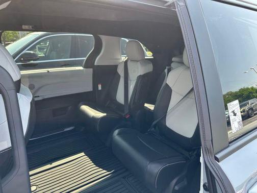 2025 Toyota Sienna XSE 7 Passenger