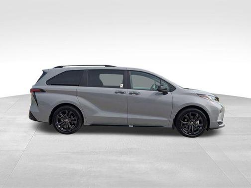 2025 Toyota Sienna XSE 7 Passenger