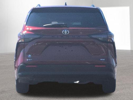 Ruby Flare Pearl 2026 Toyota Sienna XLE