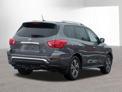 2017 Nissan Pathfinder SL