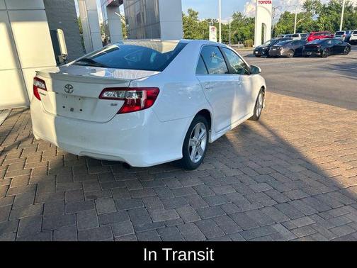 Super White 2014 Toyota Camry SE