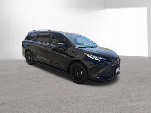 Midnight Black Metallic 2026 Toyota Sienna Woodland Edition