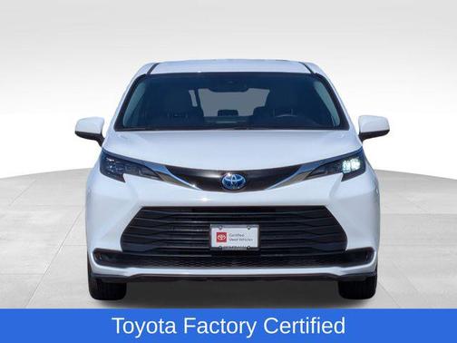 2025 Toyota Sienna LE