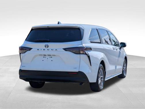 2025 Toyota Sienna LE