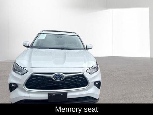 Wind Chill Pearl 2022 Toyota Highlander Hybrid XLE