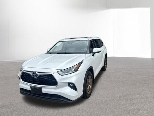Wind Chill Pearl 2022 Toyota Highlander Hybrid XLE