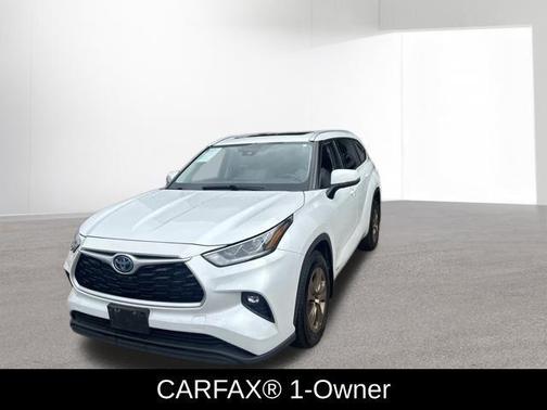 Wind Chill Pearl 2022 Toyota Highlander Hybrid XLE