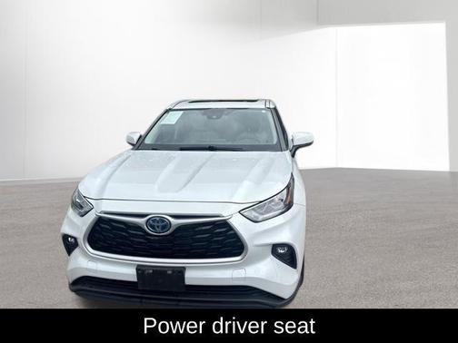 Wind Chill Pearl 2022 Toyota Highlander Hybrid XLE
