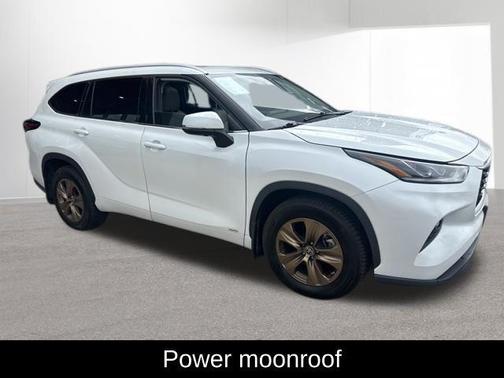 Wind Chill Pearl 2022 Toyota Highlander Hybrid XLE