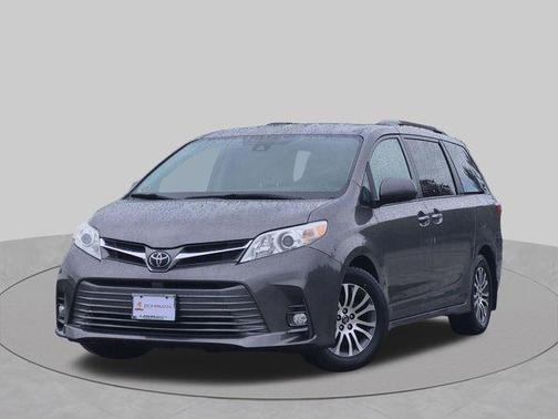 Predawn Gray Mica 2018 Toyota Sienna XLE