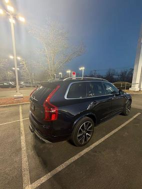 2019 Volvo XC90 T6 Momentum
