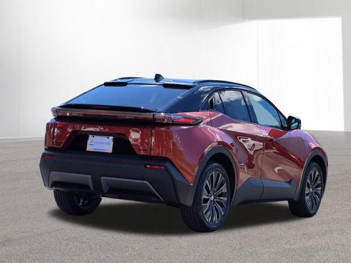 Tandoori w/Midnight Black Metallic Roof 2026 Toyota C-HR XSE