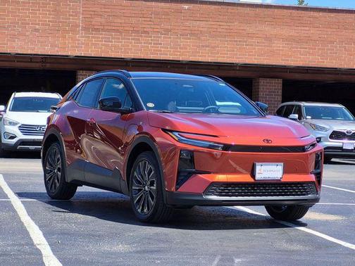 Tandoori w/Midnight Black Metallic Roof 2026 Toyota C-HR XSE