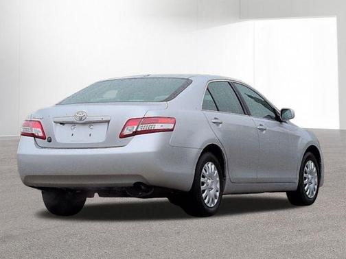 Classic Silver Metallic 2011 Toyota Camry LE