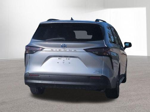 2023 Toyota Sienna XLE 8 Passenger