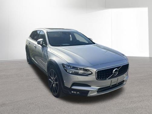 Bright Silver Metallic 2018 Volvo V90 Cross Country T6