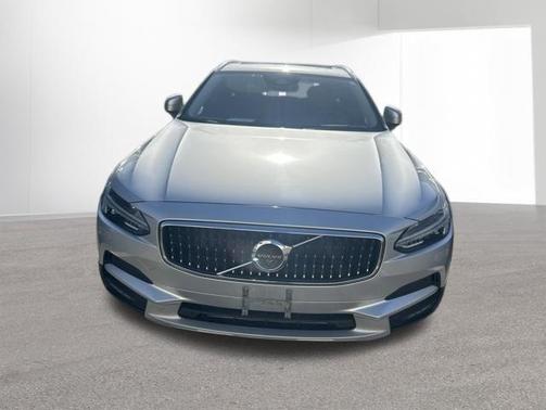 Bright Silver Metallic 2018 Volvo V90 Cross Country T6