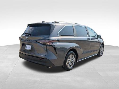 2025 Toyota Sienna XLE 7 Passenger