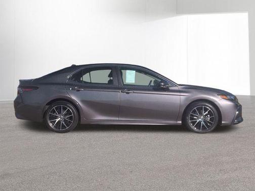 2024 Toyota Camry Hybrid SE