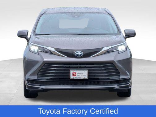 2023 Toyota Sienna LE