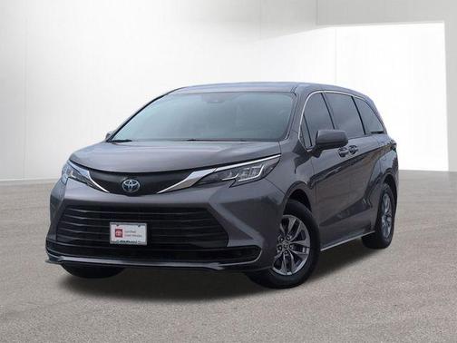 2023 Toyota Sienna LE