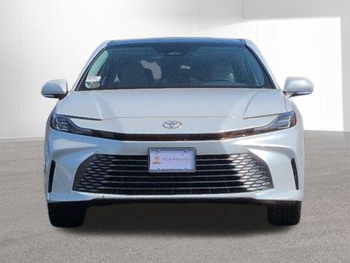 Wind Chill Pearl 2026 Toyota Camry XLE