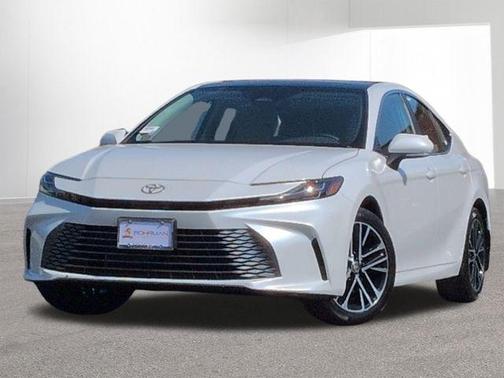 Wind Chill Pearl 2026 Toyota Camry XLE