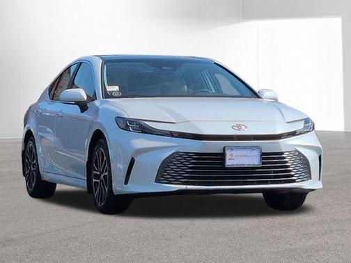 Wind Chill Pearl 2026 Toyota Camry XLE
