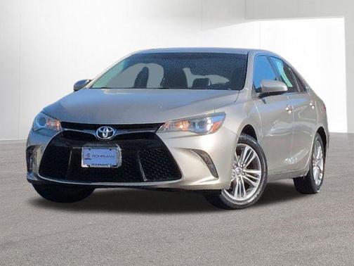 Creme Brulee Mica 2016 Toyota Camry SE