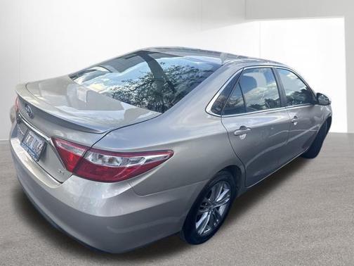 Creme Brulee Mica 2016 Toyota Camry SE