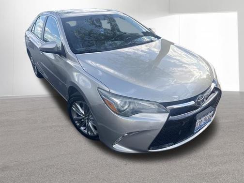 Creme Brulee Mica 2016 Toyota Camry SE