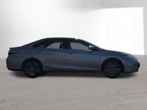 Creme Brulee Mica 2016 Toyota Camry SE