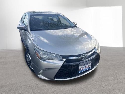 Creme Brulee Mica 2016 Toyota Camry SE