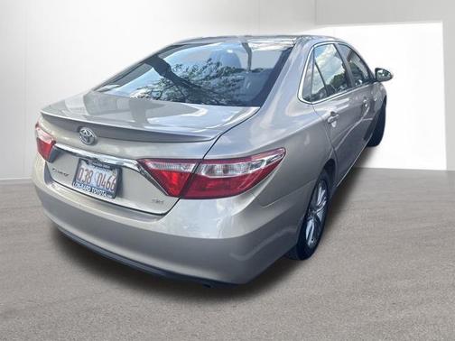 Creme Brulee Mica 2016 Toyota Camry SE