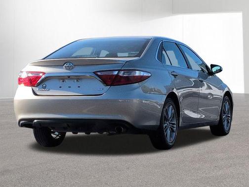 Creme Brulee Mica 2016 Toyota Camry SE