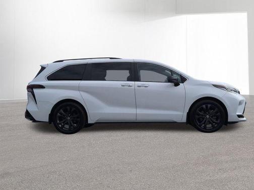 2024 Toyota Sienna XSE 7 Passenger