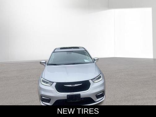 Silver Mist Clearcoat 2022 Chrysler Pacifica Hybrid Limited
