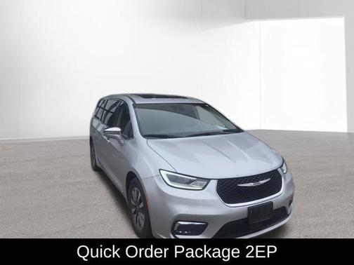 Silver Mist Clearcoat 2022 Chrysler Pacifica Hybrid Limited