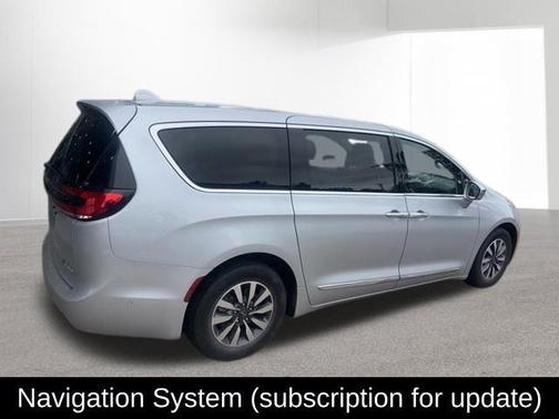 Silver Mist Clearcoat 2022 Chrysler Pacifica Hybrid Limited