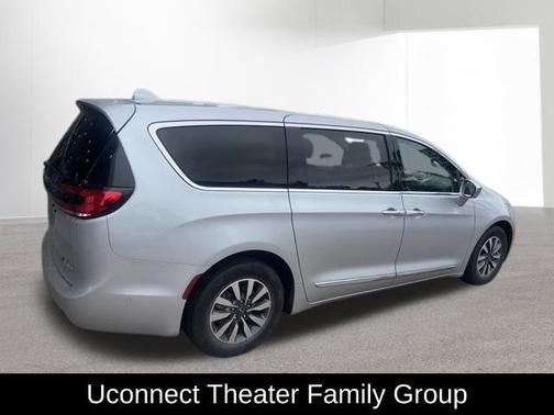 Silver Mist Clearcoat 2022 Chrysler Pacifica Hybrid Limited