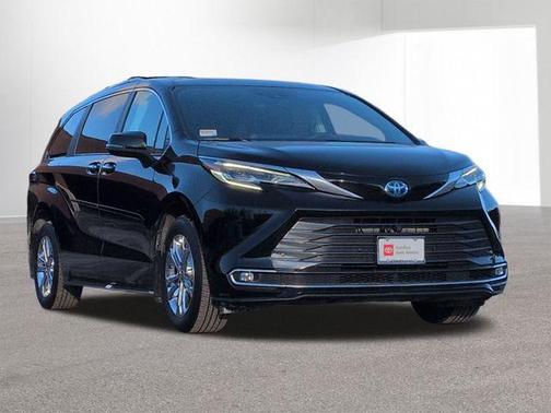 2024 Toyota Sienna Platinum